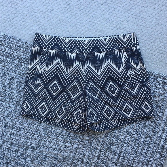 J. Crew - Graphic Print High Rise Shorts - Picture 2 of 5